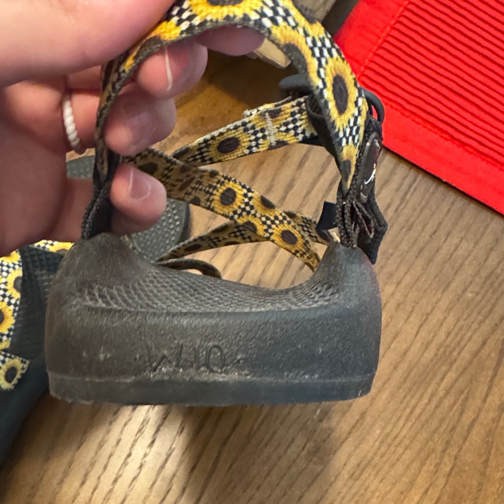 Chacos Sunflower Pattern Single Strap - image 4